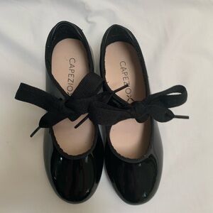 Capezio: Girl’s Junior Tyette tap shoes size 12W - black - elastic and bow